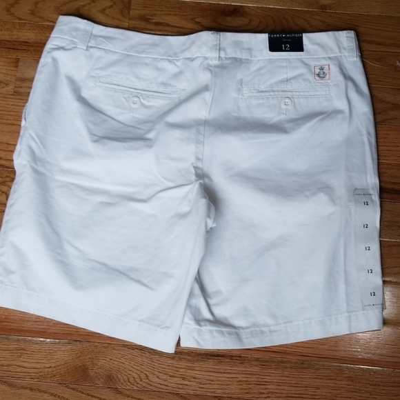 NWOT .Tommy Hilfiger women's Shorts size 12 - Picture 2 of 7